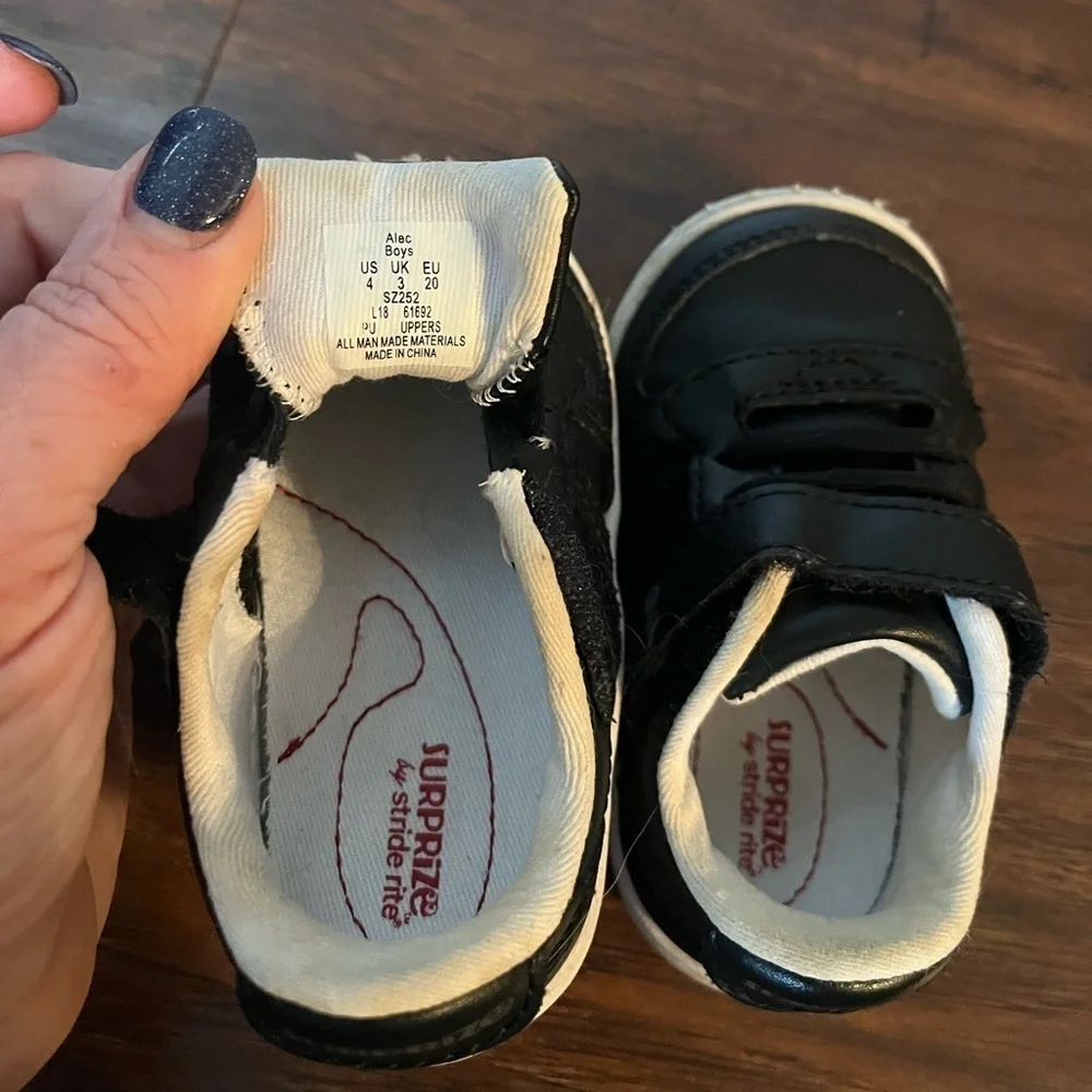 Stride Rite Alec Black Velcro Shoes-Size 4